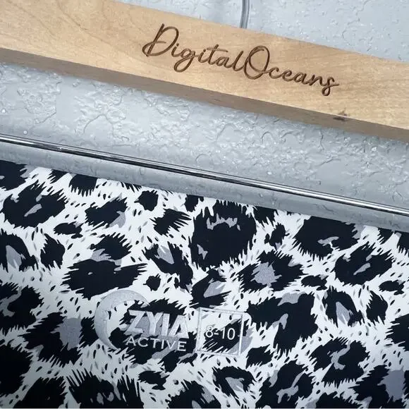 ZYIA Snow Leopard Pocket Brilliant Hi-Rise 7/8 Leggings 8-10 - Black White Gray - Picture 7 of 9